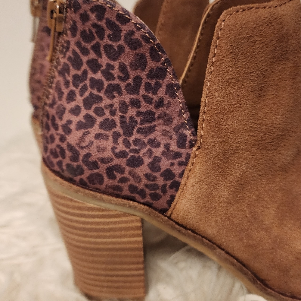DV8 Shai Mixed Material Heeled Bootie in faux leather size 6.5 - Picture 6 of 9